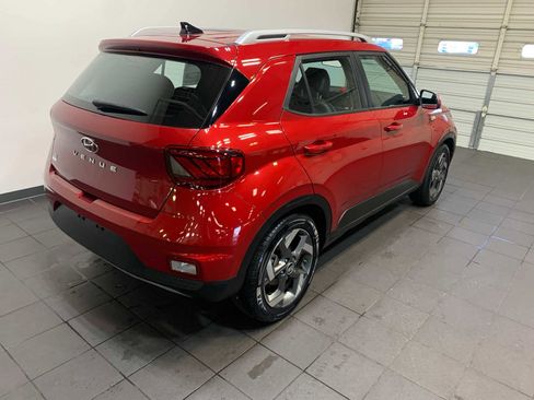 Used 2022 Hyundai Venue Limited image 3