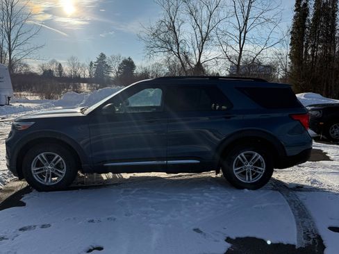 Used 2020 Ford Explorer XLT w/ Equipment Group 202A AWD/4WD image 3