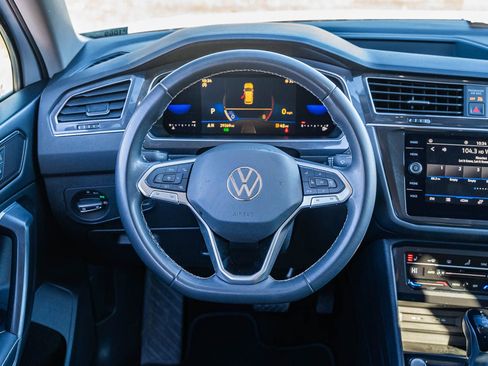 Used 2023 Volkswagen Tiguan SE image 24