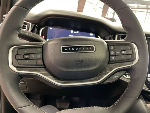 Used 2022 Jeep Wagoneer Series III w/ Premium Group I AWD/4WD image 17