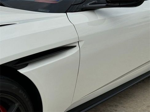 Used 2022 Aston Martin DB11 Coupe image 13