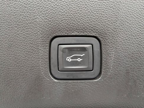 Used 2018 Chevrolet Traverse High Country image 14
