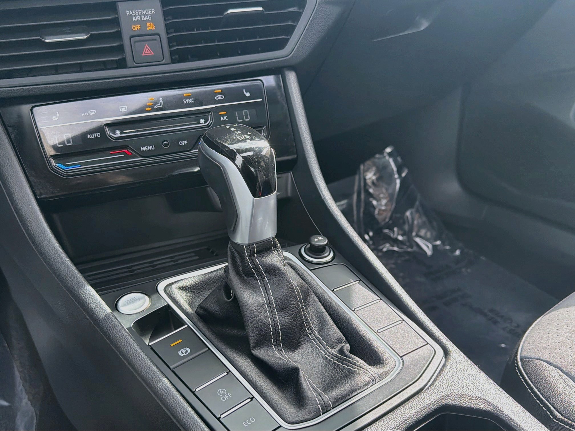 Used 2025 Volkswagen Jetta SE FWD image 24