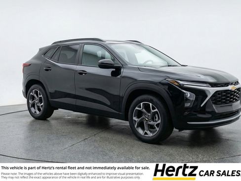 Used 2025 Chevrolet Trax LT image 1