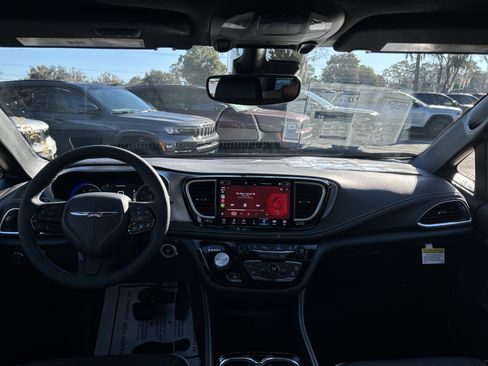 New 2026 Chrysler Pacifica Limited image 38
