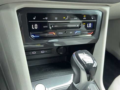 Used 2022 Volkswagen Tiguan SE R-Line image 31