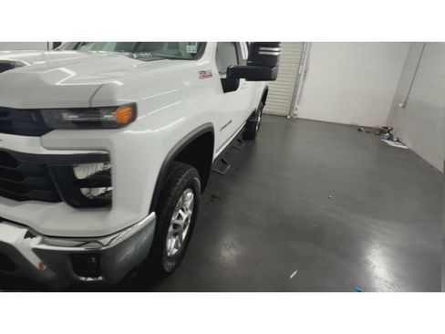 Used 2024 Chevrolet Silverado 2500 LT w/ Convenience Package AWD/4WD image 4