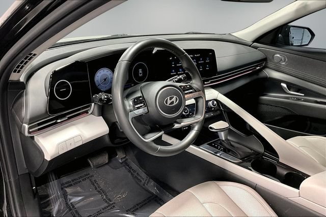 Used 2025 Hyundai Elantra Limited FWD image 18