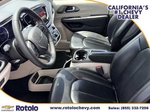 Used 2023 Chrysler Pacifica Touring-L FWD image 20
