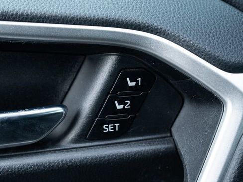 Used 2020 Toyota RAV4 XLE Premium image 21