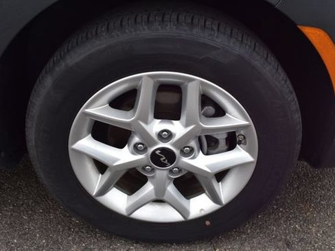Used 2025 Kia Soul LX w/ LX Technology Package FWD image 37