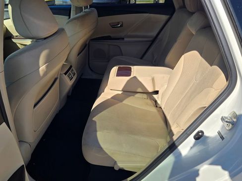 Used 2010 Toyota Venza FWD image 24