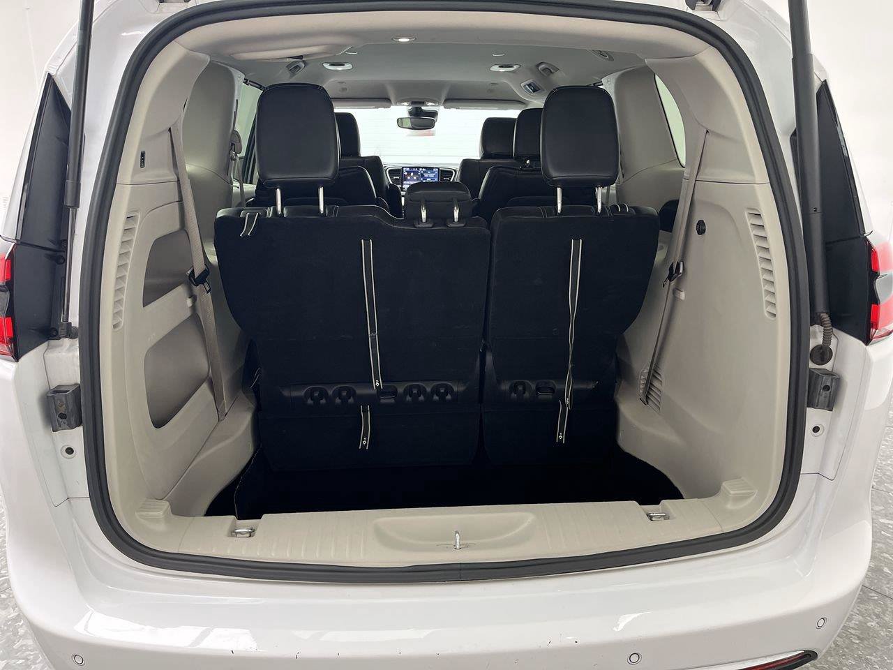 Used 2024 Chrysler Pacifica Touring-L FWD image 28