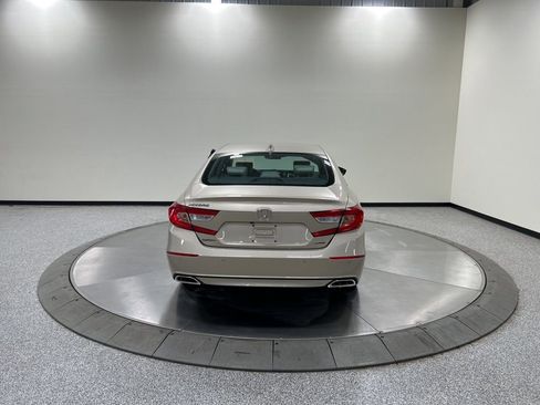 Used 2018 Honda Accord Touring image 6