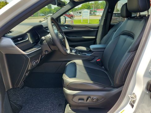 New 2026 Jeep Grand Cherokee L Limited AWD/4WD image 30