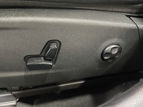 Used 2014 Chrysler 300 C AWD/4WD image 16
