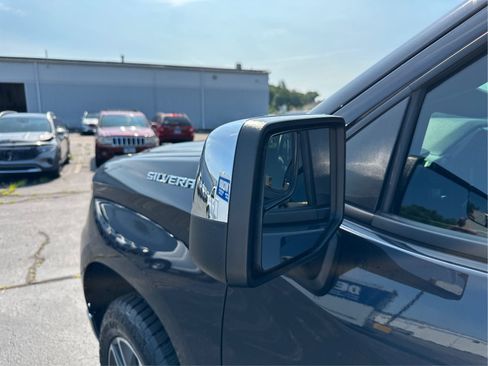 Used 2024 Chevrolet Silverado 1500 LT AWD/4WD image 25