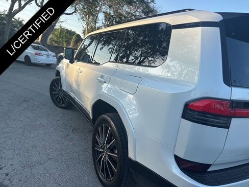 Used 2025 Lexus GX 550 w/ Accessory Package (Z1) image 5