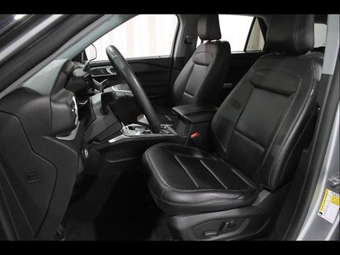 Certified 2023 Ford Explorer XLT w/ Equipment Group 202A AWD/4WD image 6