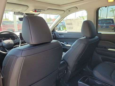 New 2026 Nissan Pathfinder Platinum image 13