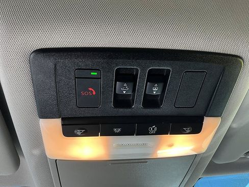 Used 2021 Nissan Rogue SV w/ Premium Package FWD image 22