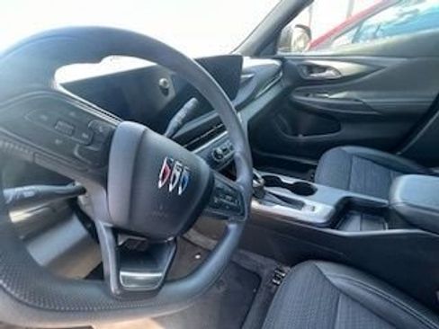 Used 2025 Buick Envista Preferred image 13