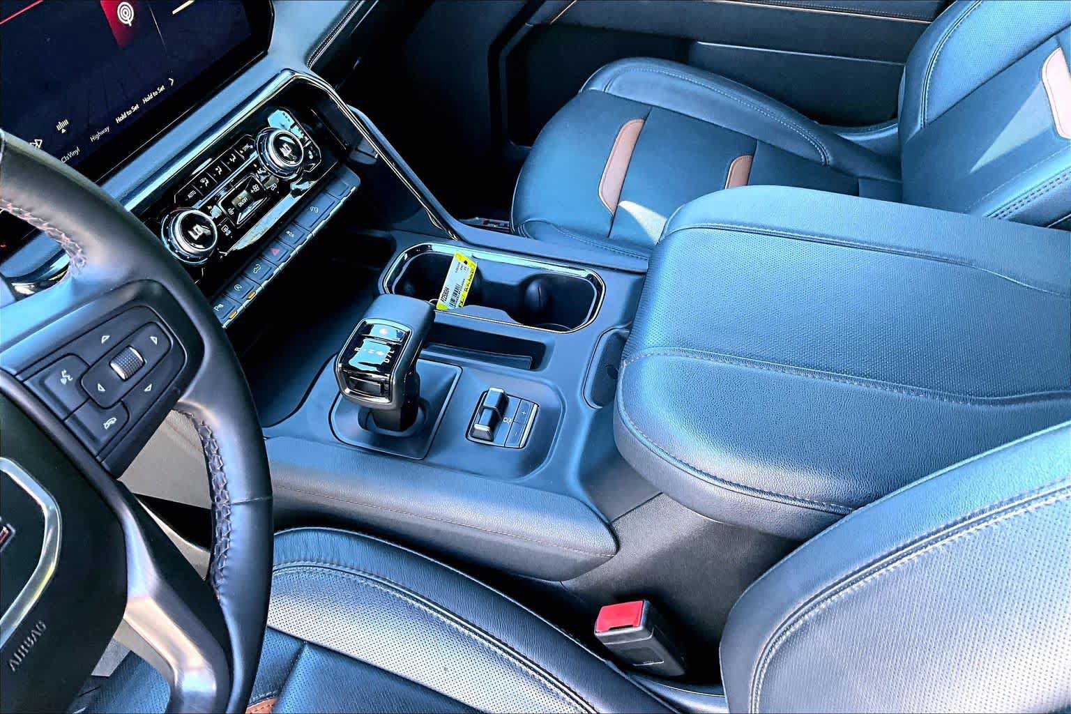 Used 2023 GMC Sierra 1500 AT4 w/ AT4 Premium Package AWD/4WD image 17
