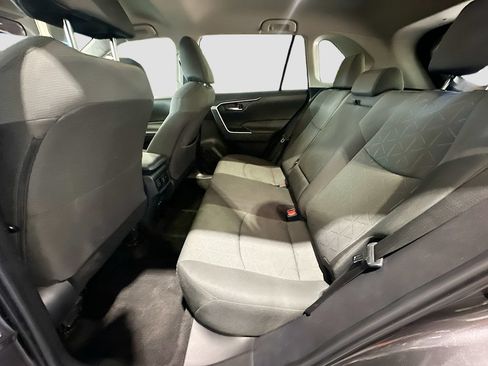 Used 2022 Toyota RAV4 XLE AWD/4WD image 23