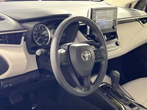 Used 2021 Toyota Corolla LE image 12
