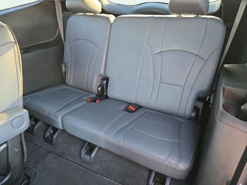 Used 2024 Buick Enclave Premium image 17