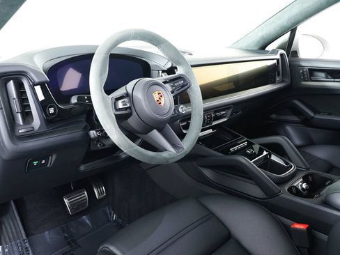Used 2026 Porsche Cayenne GTS AWD/4WD image 4