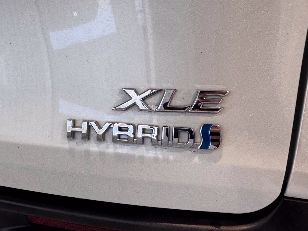 Certified 2024 Toyota Sienna XLE FWD image 8