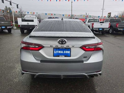 Used 2022 Toyota Camry SE image 4