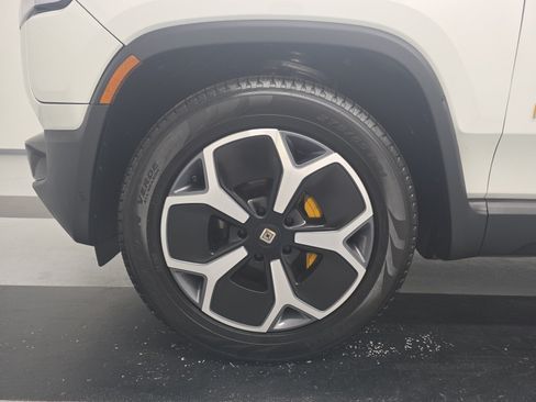 Used 2024 Rivian R1S Adventure AWD/4WD image 9