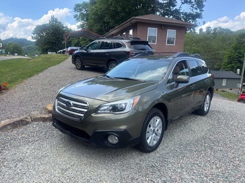 Used 2017 Subaru Outback 2.5i Premium AWD/4WD image 18