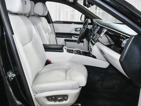 Used 2018 Rolls-Royce Ghost image 54