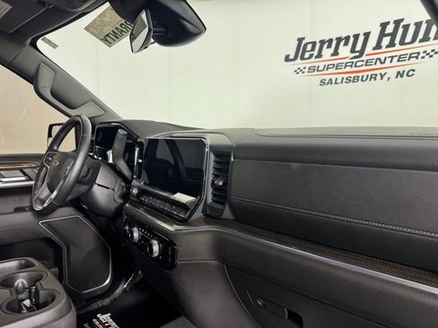 Used 2022 Chevrolet Silverado 1500 RST w/ Z71 Off-Road Package AWD/4WD image 31