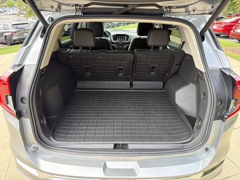 Used 2024 GMC Terrain Denali AWD/4WD image 17