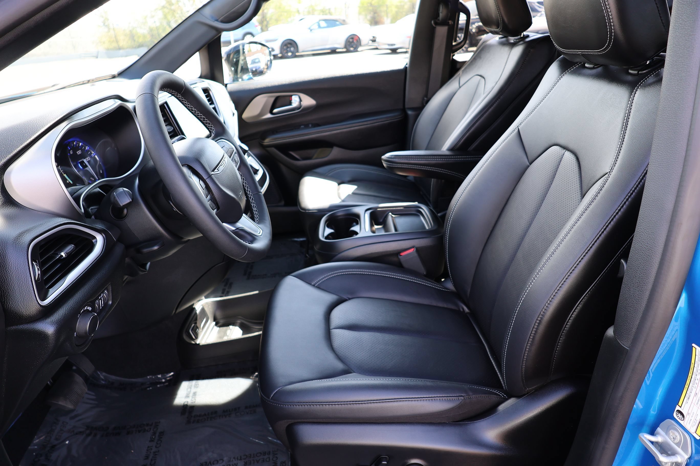 Used 2027 Chrysler Pacifica Select FWD image 18