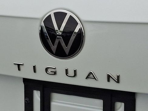 Certified 2023 Volkswagen Tiguan SE w/ Panoramic Sunroof Package AWD/4WD image 35