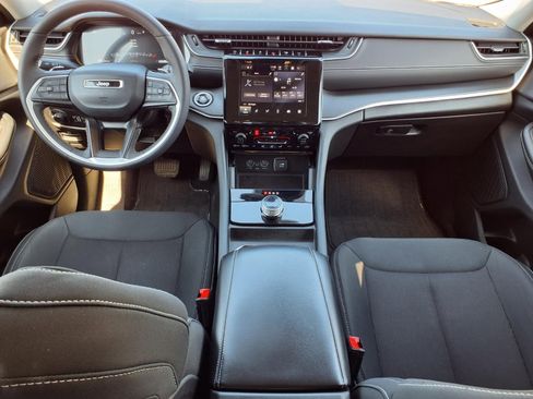 Used 2024 Jeep Grand Cherokee L Laredo w/ Luxury Tech Group I image 11