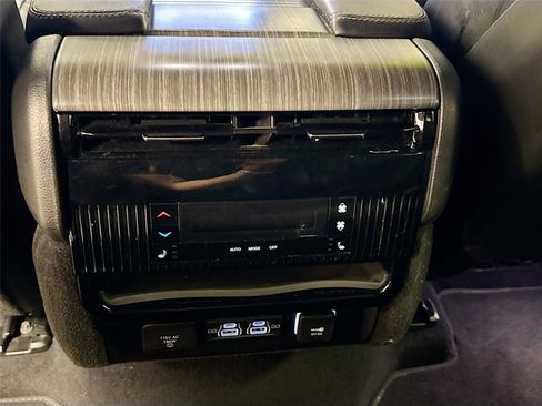 Used 2024 Jeep Wagoneer L Series II w/ Flexible Seating Group image 26