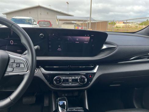 Used 2025 Buick Envista Sport Touring image 17