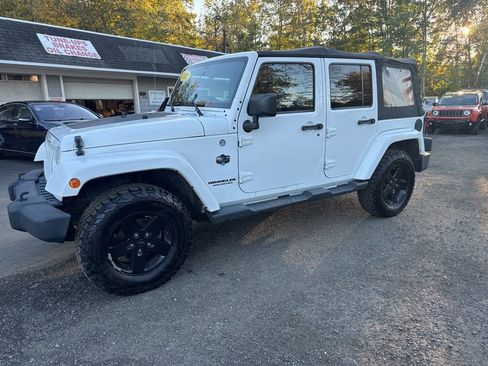 Used 2012 Jeep Wrangler Unlimited Sahara image 22