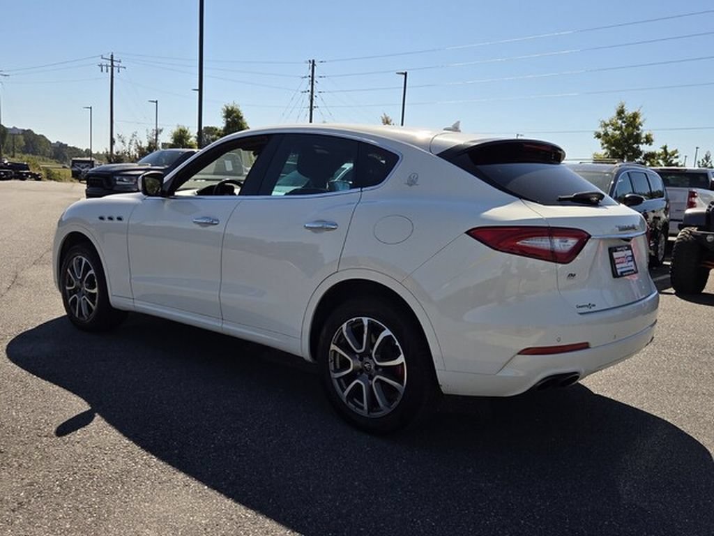 Used 2020 Maserati Levante AWD/4WD image 6