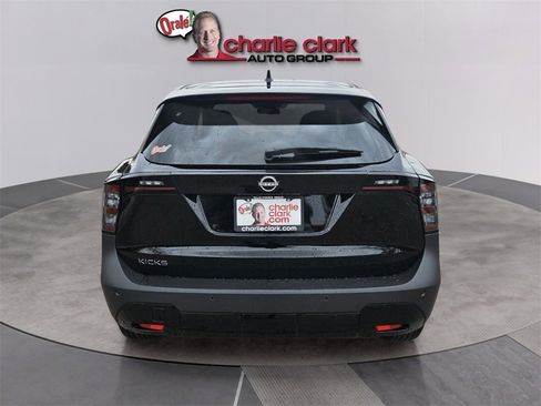 Used 2025 Nissan Kicks SV image 5