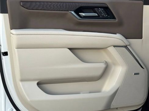 Used 2025 GMC Yukon XL Denali w/ Sun & Power Step Package image 18