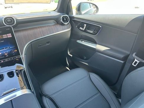 Used 2025 Mercedes-Benz GLC 300 image 26