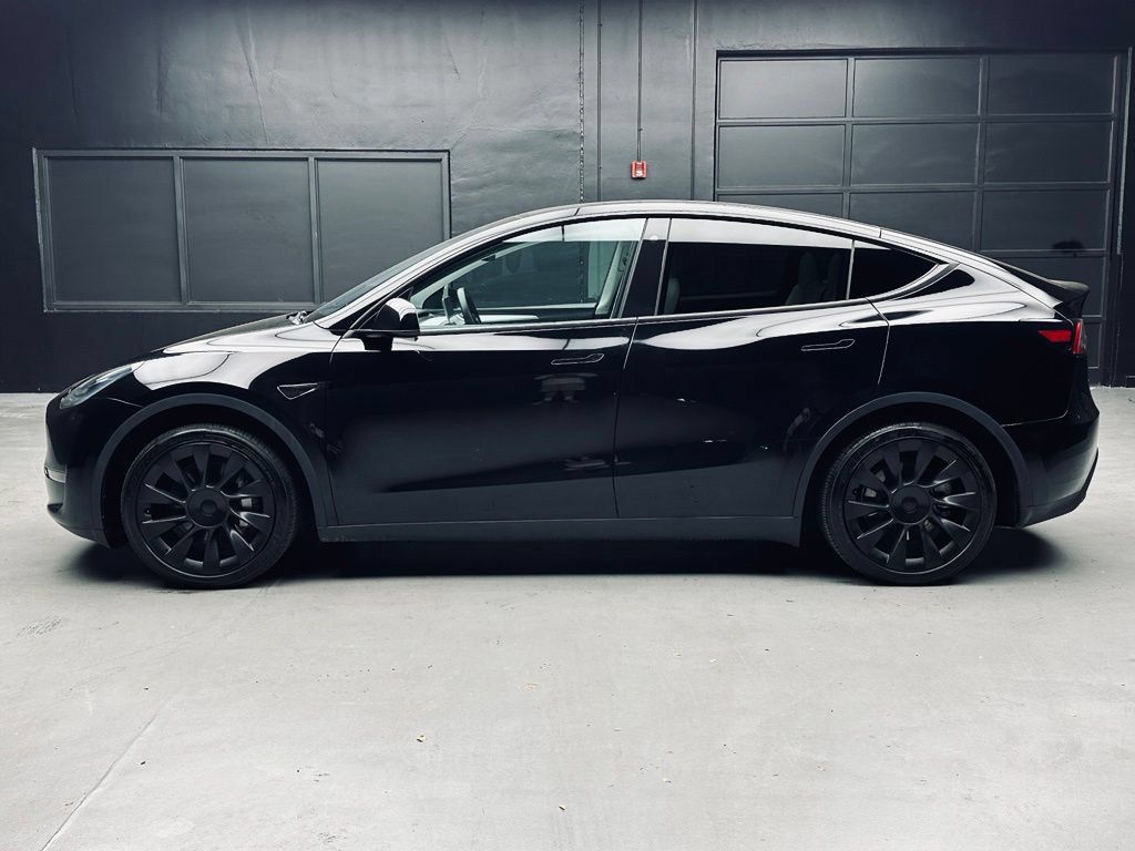 Used 2023 Tesla Model Y Long Range AWD/4WD image 3
