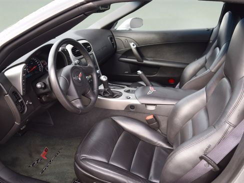 Used 2005 Chevrolet Corvette Coupe w/ Preferred Equipment Group image 7